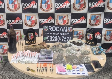 Morador e 'cliente' são presos com drogas dentro de condomínio no Tarumã