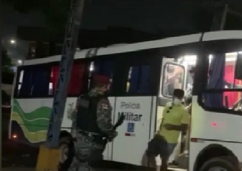 Vídeos mostram operação policial em festa clandestina de Manaus 