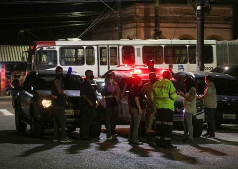 Festa clandestina e bares são fechados durante feriado em Manaus 