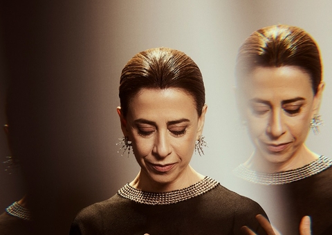 'Ela é a mãe', diz perfil do Oscar ao postar foto de Fernanda Torres