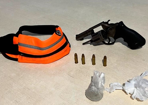 Homem é preso ao ser flagrado com arma e drogas em Manaus