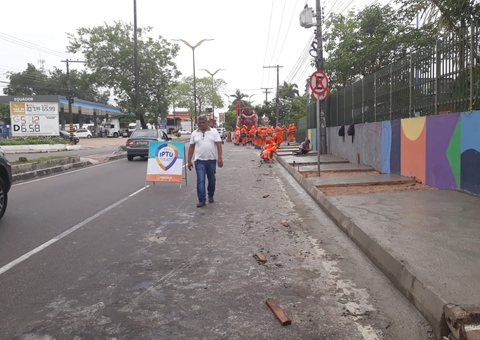Obra interdita faixa da avenida Rodrigo Otávio em Manaus 