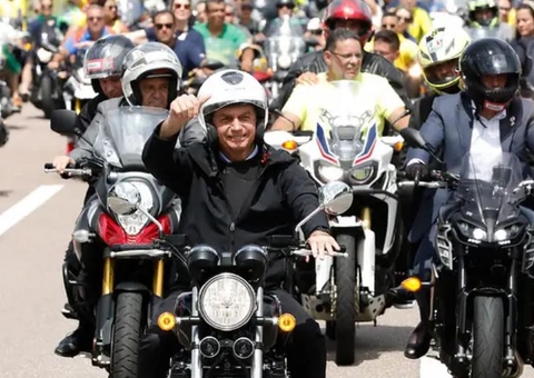 Bolsonaro financiava motociatas, guloseimas e antidepressivos com cartão corporativo