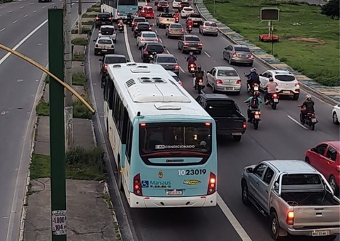 Congestionamento quilométrico se forma em avenidas após acidente com morte em viaduto