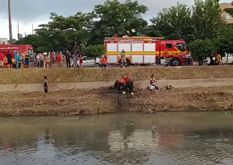 Após 8 horas, homem deficiente é encontrado em bueiro, mas se recusa a sair