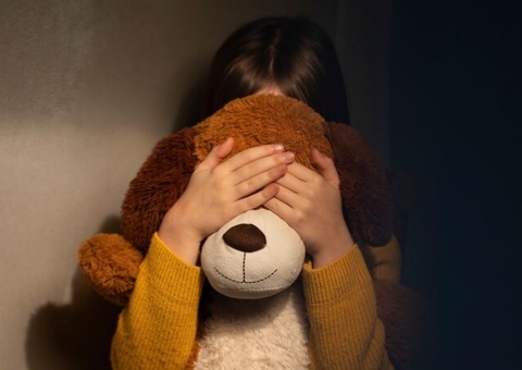 Avô é preso por estuprar netas de 6 e 8 anos em Manaus 