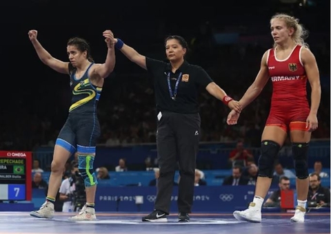 Giulia Penalber derrota alemã e vai disputar medalha de bronze no wrestling