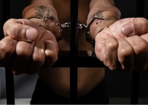 Homem é preso com R$ 5 mil em notas falsas após aplicar golpe em Manaus