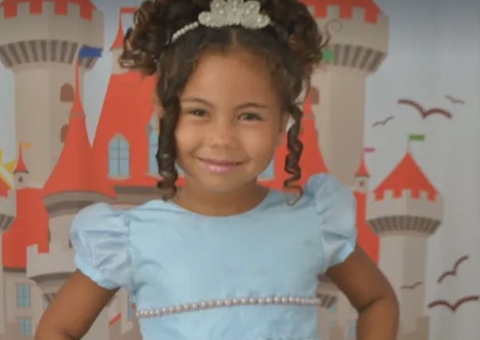 Criança que teve 90% do corpo queimado em incêndio a ônibus morre em hospital