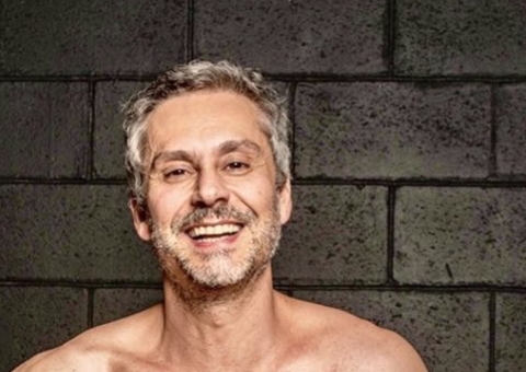 Alexandre Nero surpreende ao surgir saradão de toalha e provoca fãs