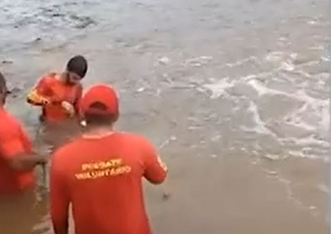 Gêmeos de 16 anos desaparecem ao serem arrastados por correnteza em barragem