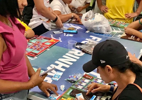 Estudante cria projeto para arrecadar e doar figurinhas da Copa do Mundo