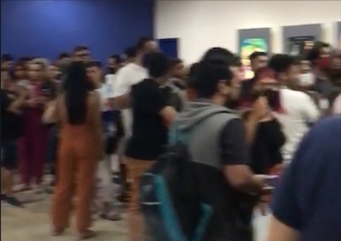 Pré-estreia de 'Doutor Estranho' tem filas e atrasos em cinema de Manaus