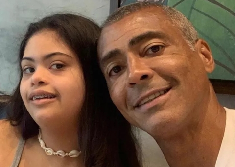 Ivy Faria, filha de Romário, anuncia namoro: 'Aguenta, coração'