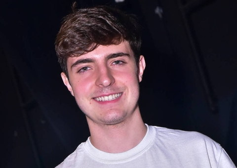 Filho de Gugu volta a morar no Brasil e tentará carreira na TV