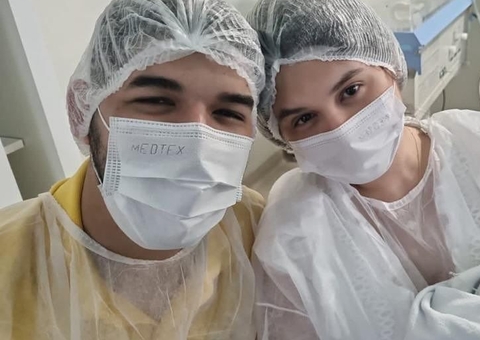 Zé Vaqueiro mostra filho caçula, que nasceu com malformação congênita