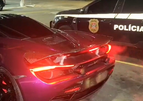 Filho de Deolane tem McLaren de R$ 3 milhões apreendida em São Paulo 