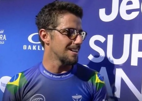 Filipe Toledo supera Medina e fatura título do Surf Ranch Pro