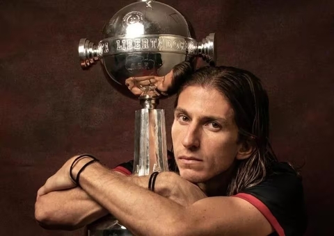 Filipe Luis anuncia aposentadoria e se despede do Flamengo: 'melhores anos da minha vida'