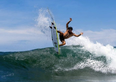 Filipinho é campeão em Jeffreys Bays e vence 3ª etapa na temporada