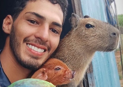 Amazonense viraliza nas redes ao mostrar fazenda e amizade com a capivara Filó