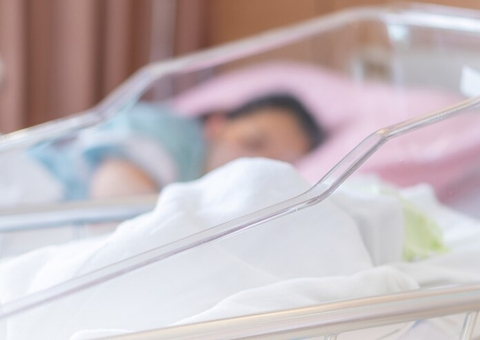 Pais Testemunhas de Jeová negam transfusão de sangue a bebê e justiça ordena tratamento