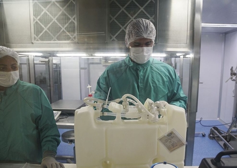 Fiocruz paralisa produção de vacinas e espera por lote de insumos da China