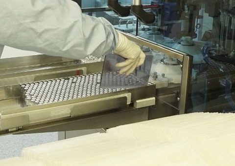 Fiocruz recebe insumo para 5,3 milhões de doses de vacina Covid-19