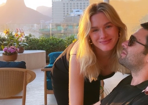 Fiorella Mattheis se casa na Itália com herdeiro da Globo