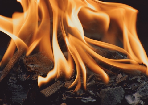 Vizinho é preso após incendiar casa de idosa com filho deficiente dentro em Manaus 