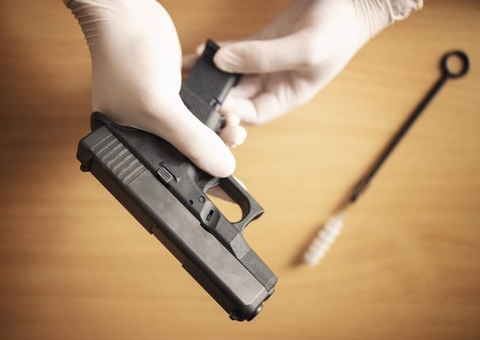 Busca e apreensão de armas na casa de presos em flagrante valida condenação
