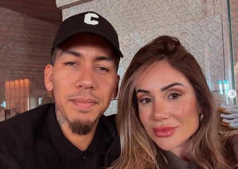 Filha de Roberto Firmino tem braço preso em elevador 