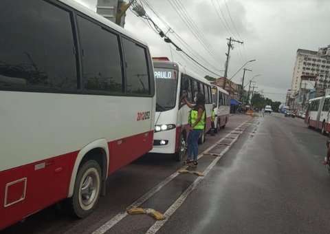 Micro-ônibus executivos são fiscalizados em Manaus e veículo é autuado