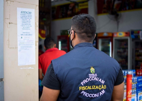 Loja é autuada por cobrar taxa para cartão do Auxílio Estadual em Parintins