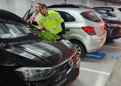 Fiscalização autua 38 motoristas por uso irregular de vagas especiais em Manaus