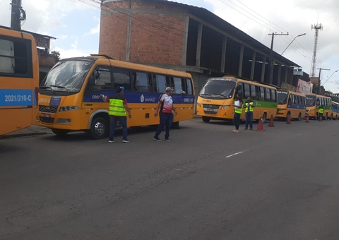 Motoristas de ônibus amarelinhos são flagrados sem habilitação em Manaus