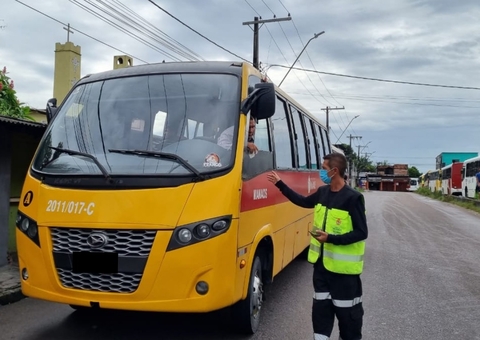Micro-ônibus e motos são apreendidos por transporte irregular em Manaus