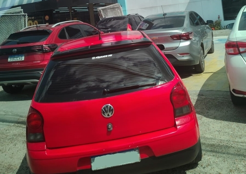 Carros estacionados irregularmente são removidos em várias zonas de Manaus