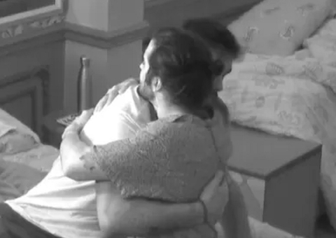 Arthur cai no choro e é consolado por Fiuk: 'medo de ter sido ruim'