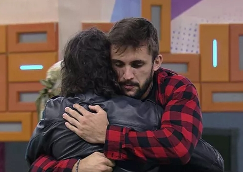 Arthur sela paz com Fiuk; Juliette emociona Gil, Caio faz despedida