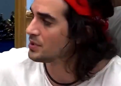 Fiuk descobre que Arthur tem ciúmes dele com Carla e detona brother