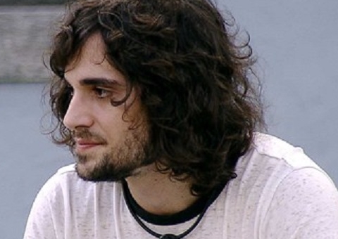 Fiuk após selinho em Thaís: ‘tentei brincar mas melhor não’