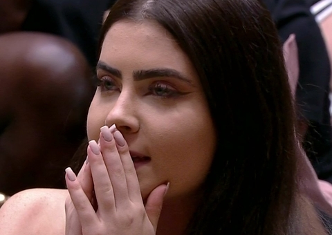 Jade desmente meme da maçaneta e explica questão com descarga