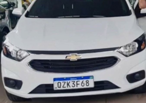 Casal é rendido por dupla armada e tem carro roubado na frente de casa em Manaus 