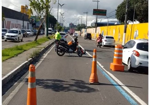 Acidente deixa um ferido e trânsito caótico em avenida de Manaus