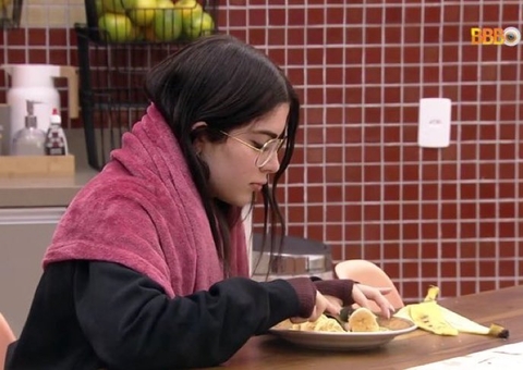 Na Xepa, Jade Picon come banana-da-terra pela 1ª vez e rende mais memes