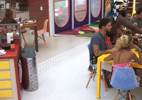 BBB 22: Naiara Azevedo almoça sozinha após cozinhar para todos e situação divide opiniões