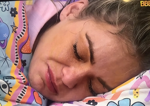 Com medo de ser eliminada do BBB por agressão, Bárbara entra em desespero