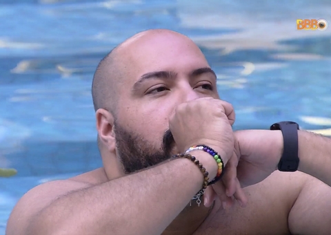 Em vídeo, Tiago Abravanel confirma que chupa dedo para virar meme no BBB 22