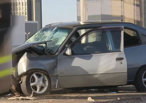 Mulher morre ao ser atropelada por carro e arremessada de viaduto